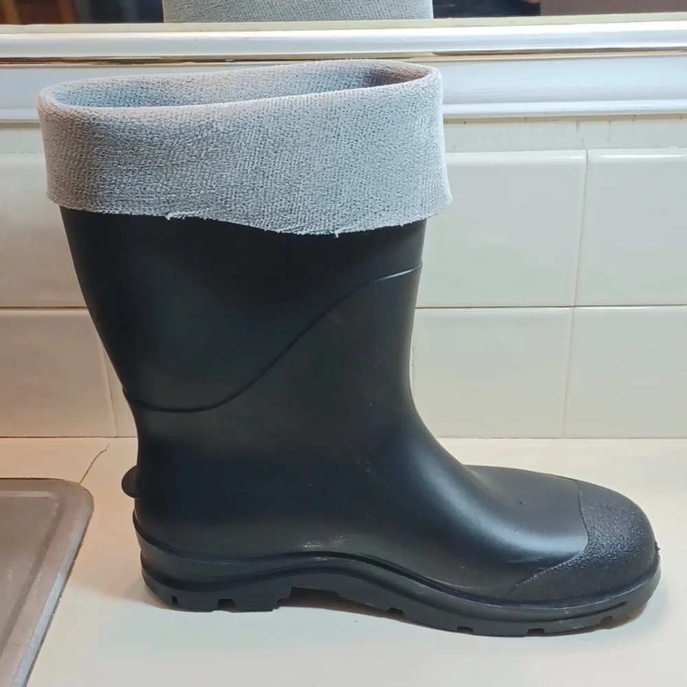 Servus stylish black